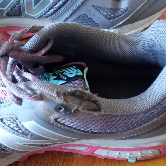 New Balance Gray And Pink Tech Aide 412 V3 Sneakers - Picture 5 of 9